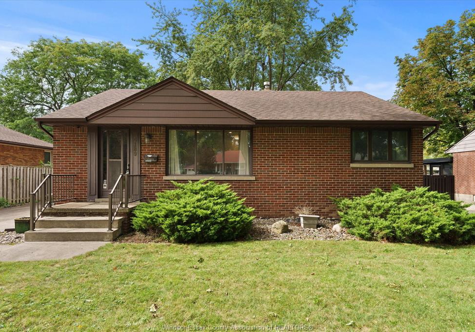3189-mckay-windsor-ontario-26023482