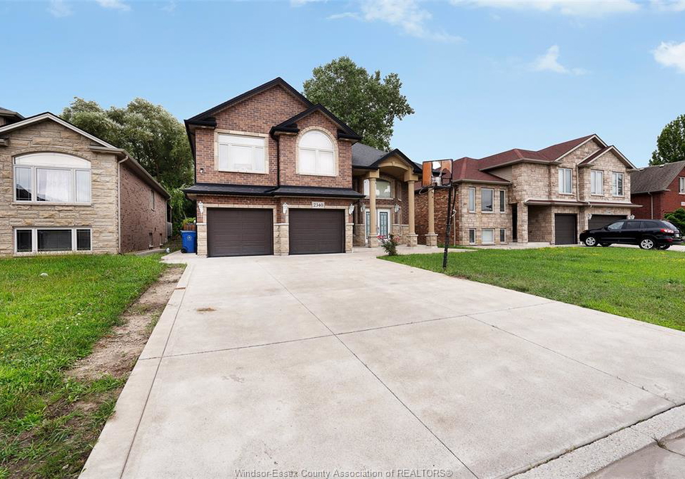 2340-rankin-avenue-windsor-ontario-26023490