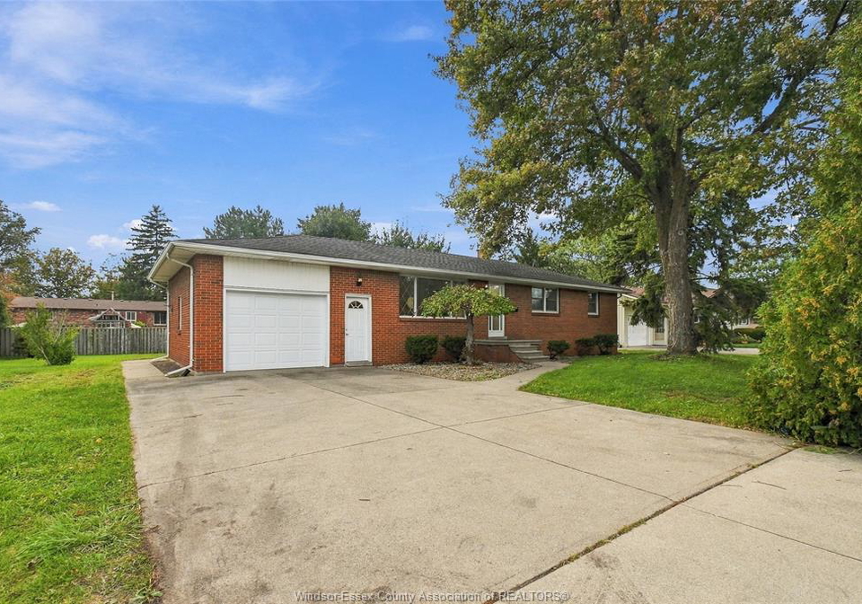 4045-dougall-avenue-windsor-ontario-26023497
