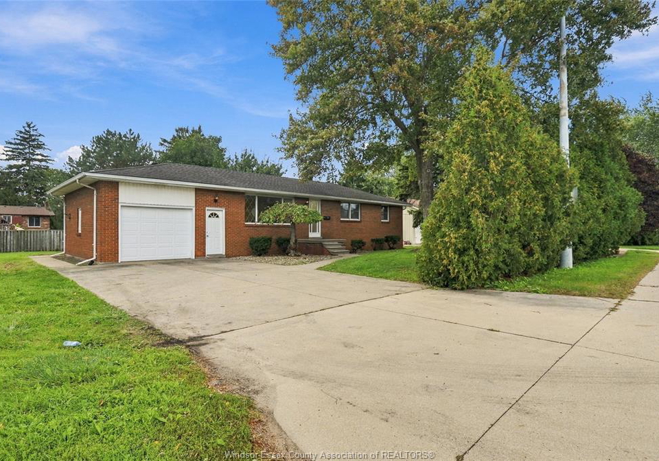 4045-dougall-avenue-windsor-ontario-26023497
