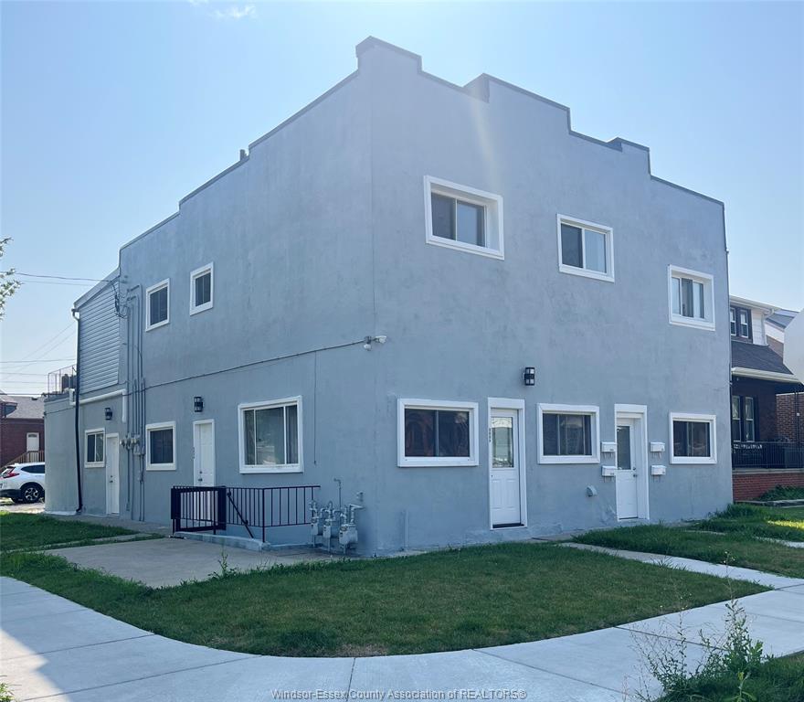 902-elsmere-avenue-windsor-ontario-26023501