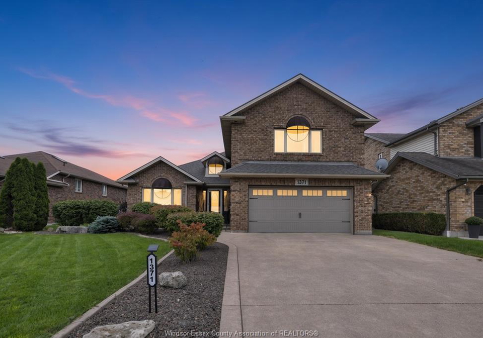 1371-matthew-crescent-lakeshore-ontario-26023502
