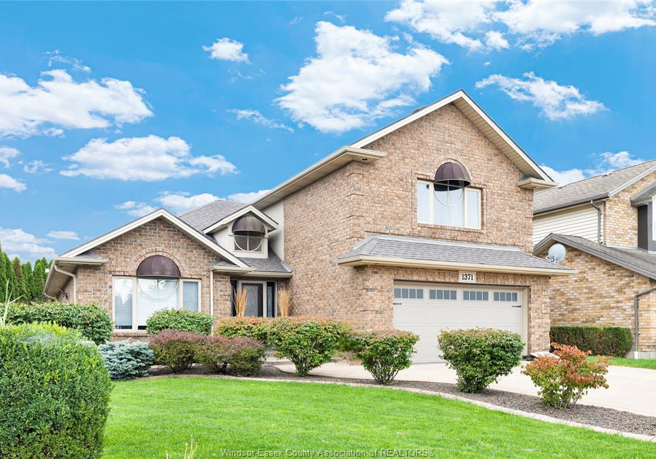 1371-matthew-crescent-lakeshore-ontario-26023502