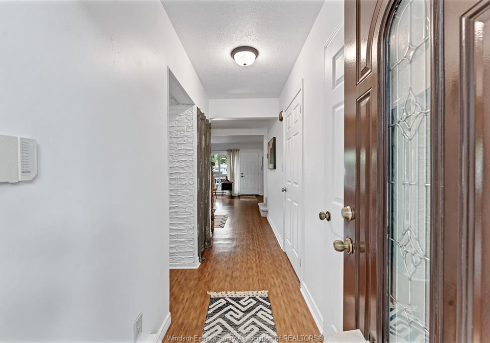 1716-eastgate-estates-windsor-ontario-26023509