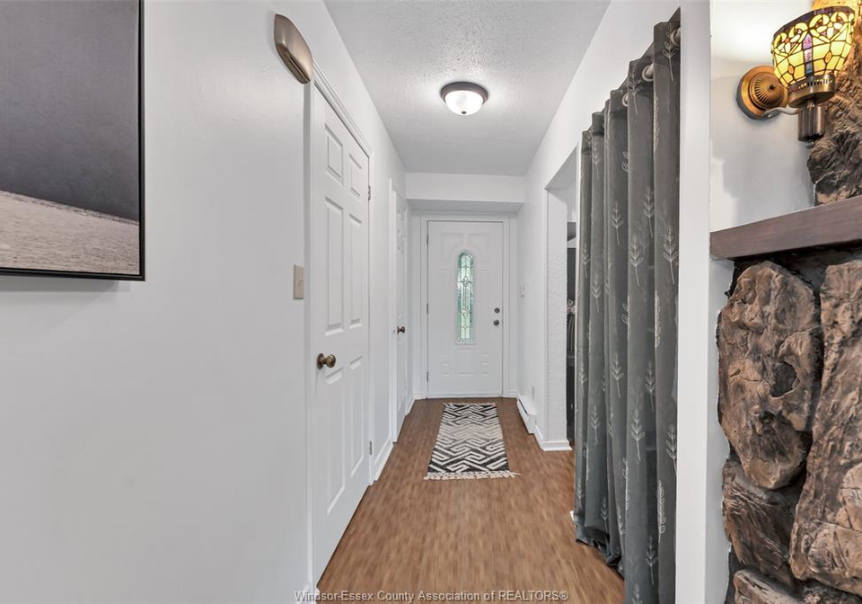 1716-eastgate-estates-windsor-ontario-26023509