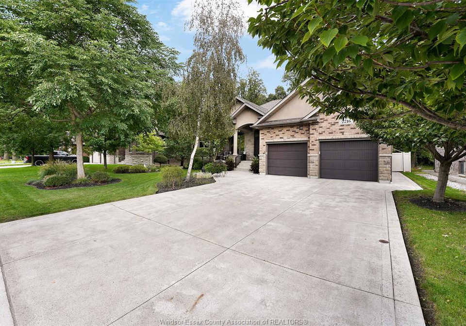 2216-roxborough-windsor-ontario-26023510