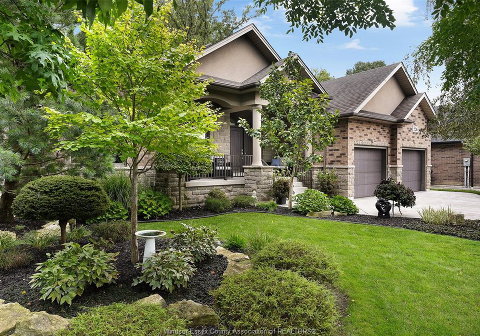 2216-roxborough-windsor-ontario-26023510