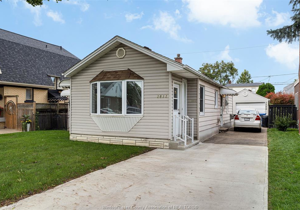 2032-verdun-windsor-ontario-26023522