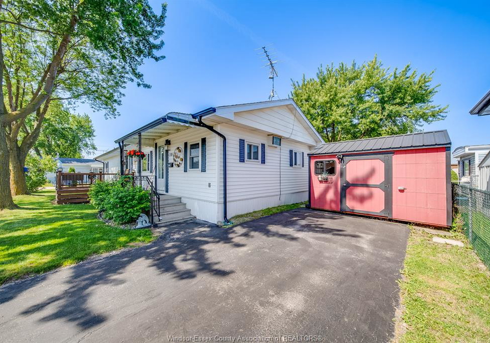 110-brooks-boulevard-lakeshore-ontario-26023541