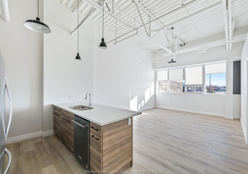 5841-malden-square-lasalle-ontario-26023553