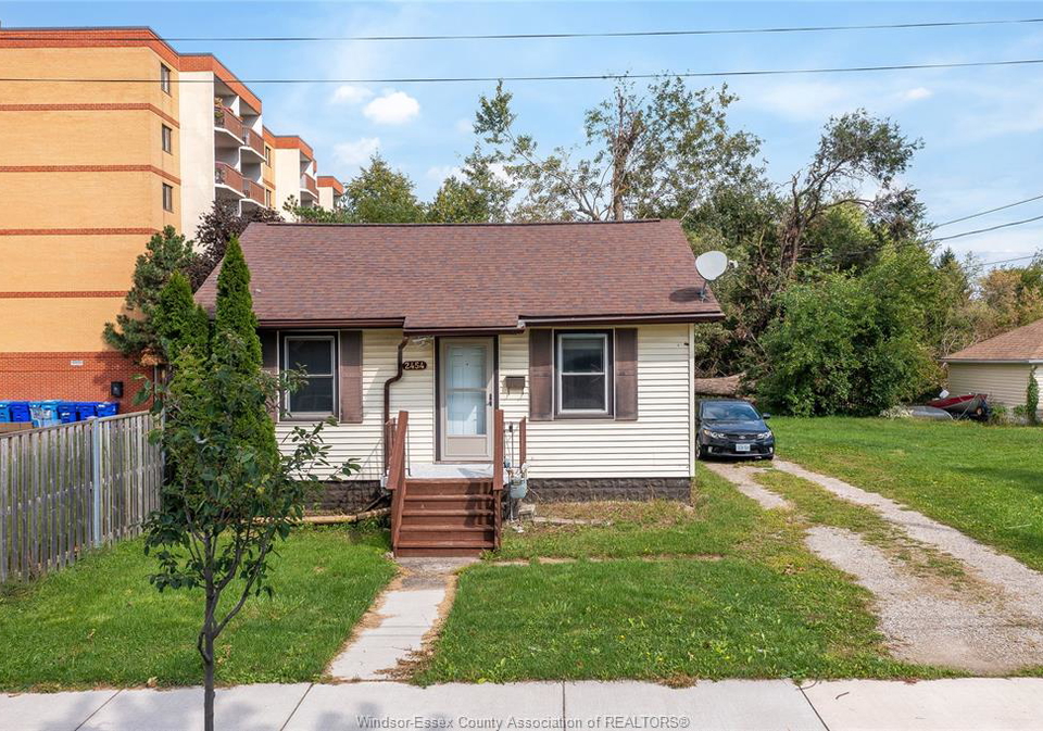 2454-jos-st-louis-avenue-windsor-ontario-26023557