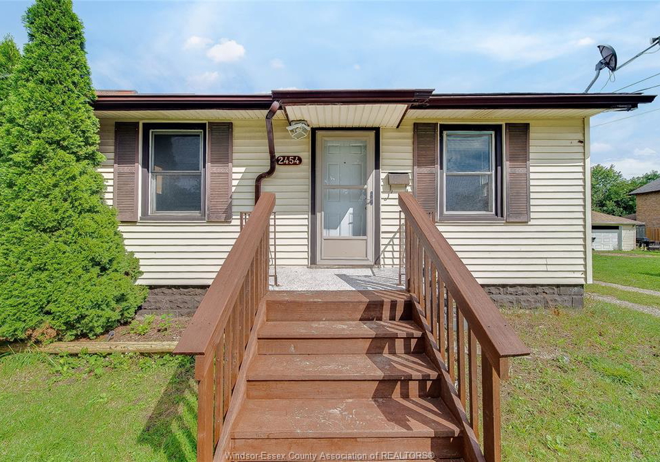 2454-jos-st-louis-avenue-windsor-ontario-26023557