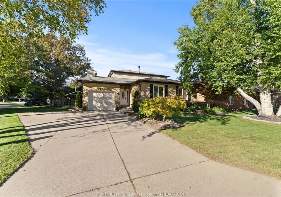 234-applewood-road-kingsville-ontario-26023568