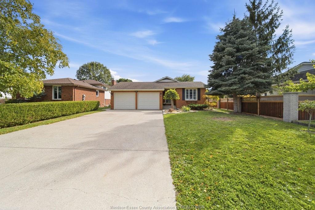12091-oliver-tecumseh-ontario-26023577