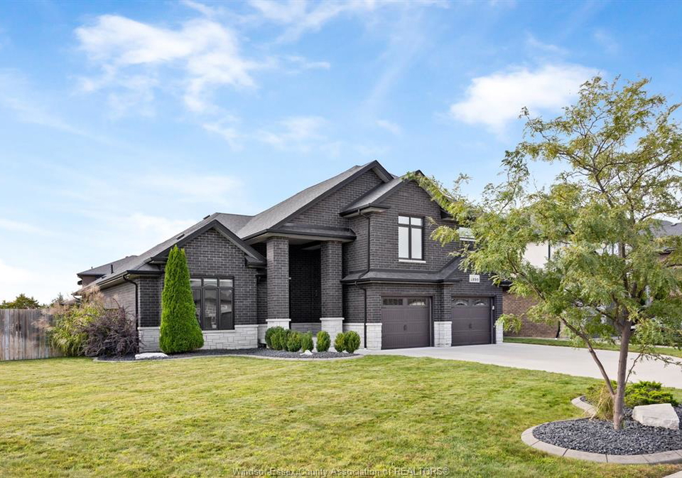 1350-pascal-lakeshore-ontario-26023585