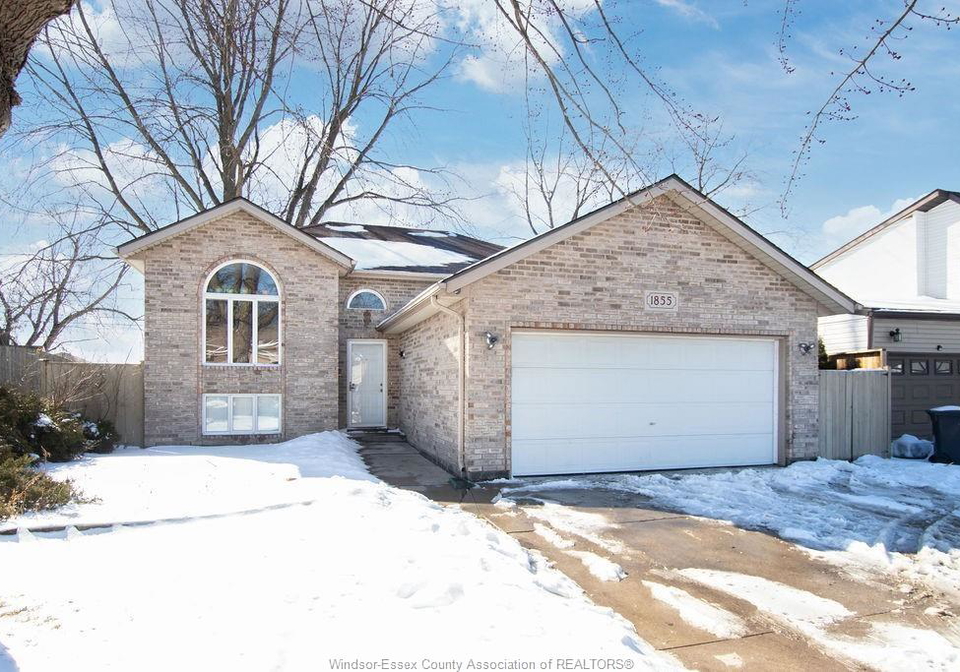 1855-dominion-boulevard-windsor-ontario-26023587