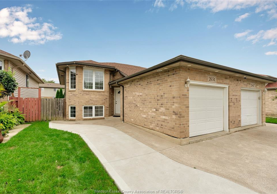 2651-teedie-crescent-windsor-ontario-26023594