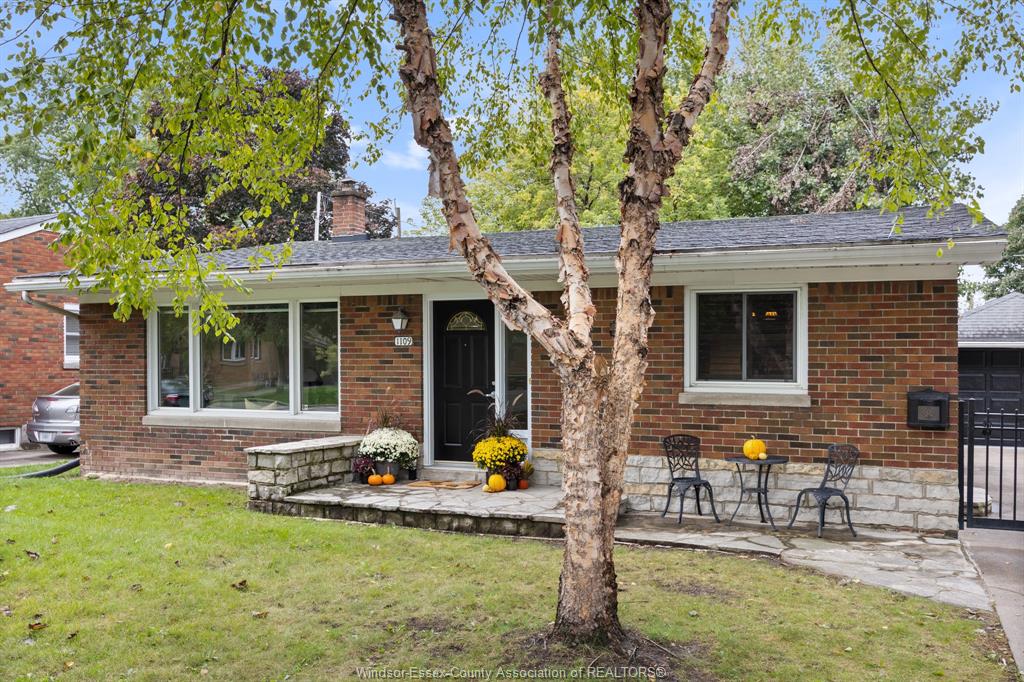 1109-parkview-avenue-windsor-ontario-26023596