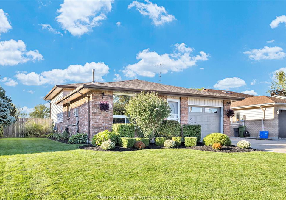 458-desjardins-belle-river-ontario-26023597