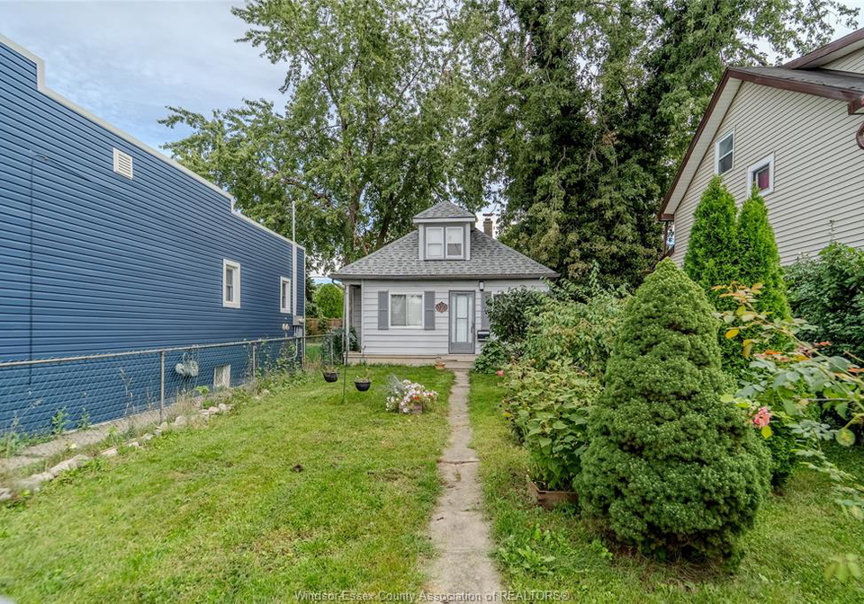 1468-drouillard-windsor-ontario-26023602