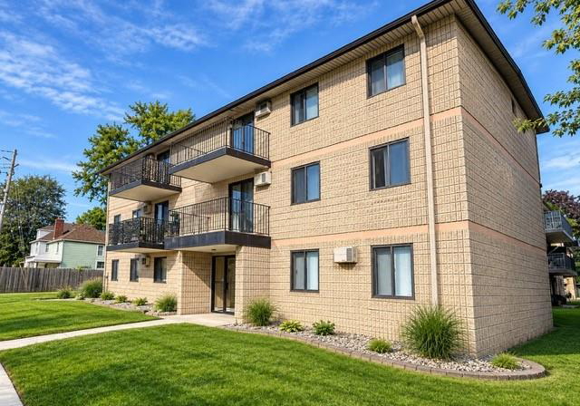 3355-sandwich-street-windsor-ontario-26023621