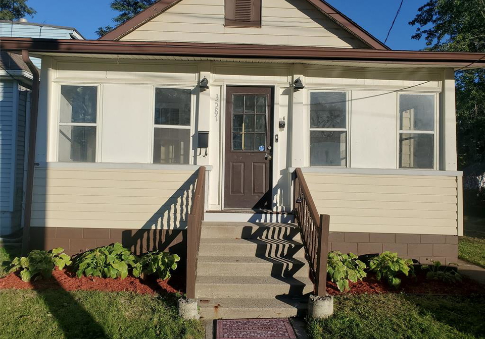 3587-bloomfield-windsor-ontario-26023624