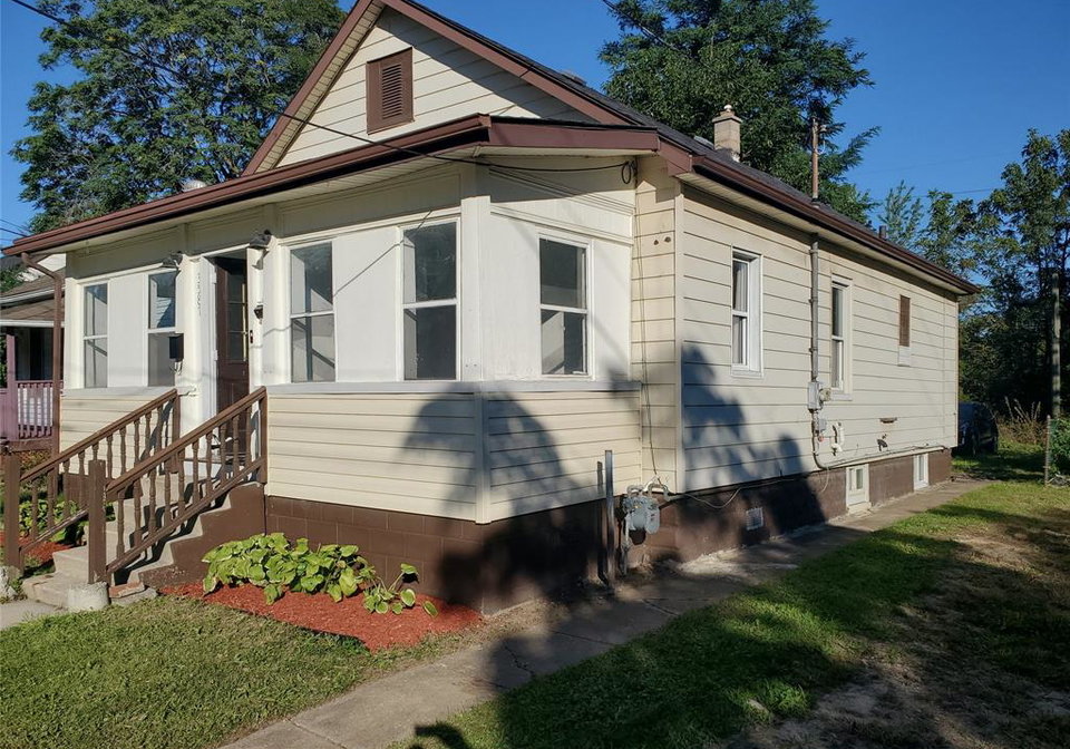 3587-bloomfield-windsor-ontario-26023624