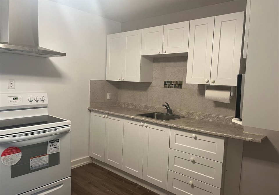 60-main-west-kingsville-ontario-26023626