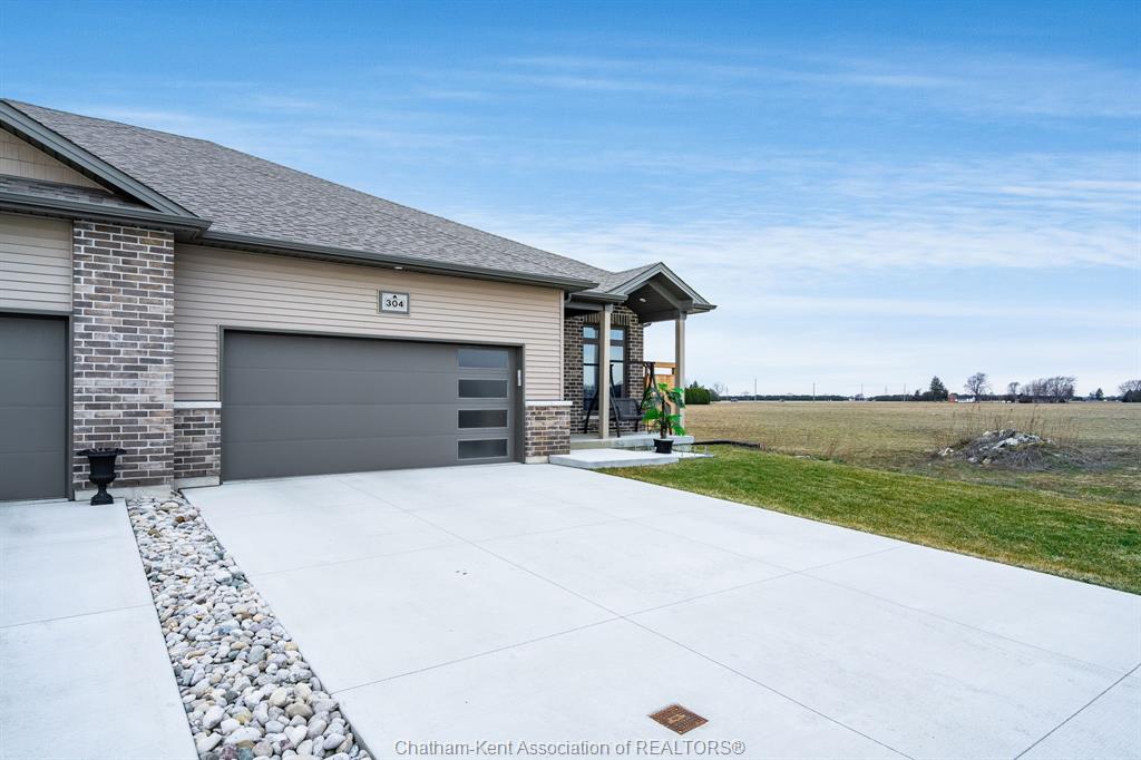 304-horizon-lane-chatham-ontario-26023627