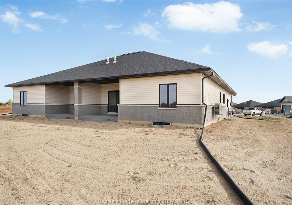 224-worthington-court-chatham-ontario-26023638