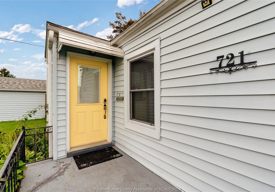 721-lens-avenue-windsor-ontario-26023641