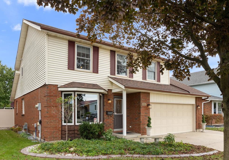 1316-carriage-lane-lasalle-ontario-26023649