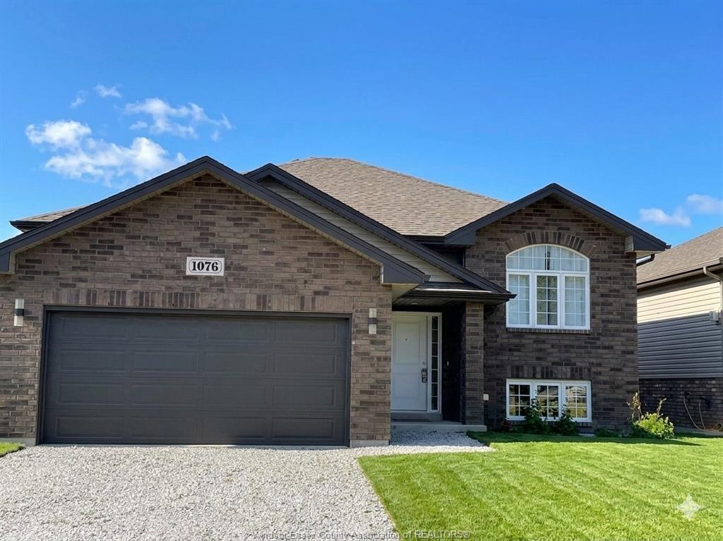 1076-lublin-avenue-windsor-ontario-26023658