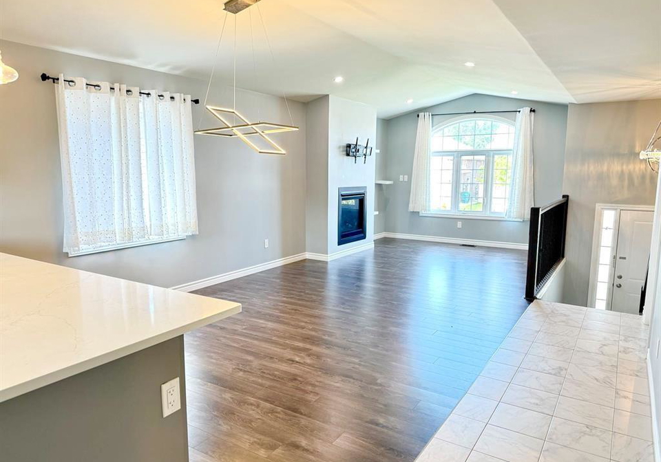 1076-lublin-avenue-windsor-ontario-26023658