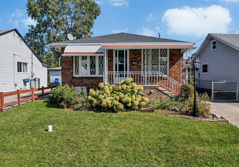 1720-central-avenue-windsor-ontario-26023693