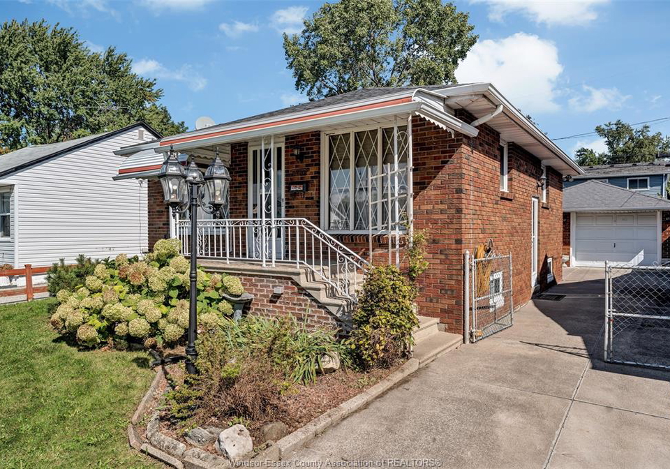 1720-central-avenue-windsor-ontario-26023693