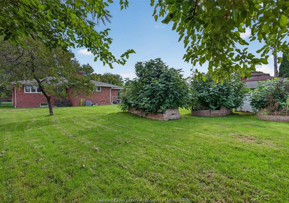 1565-roxborough-windsor-ontario-26023698