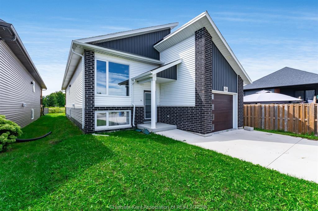 215-manning-drive-chatham-ontario-26023702