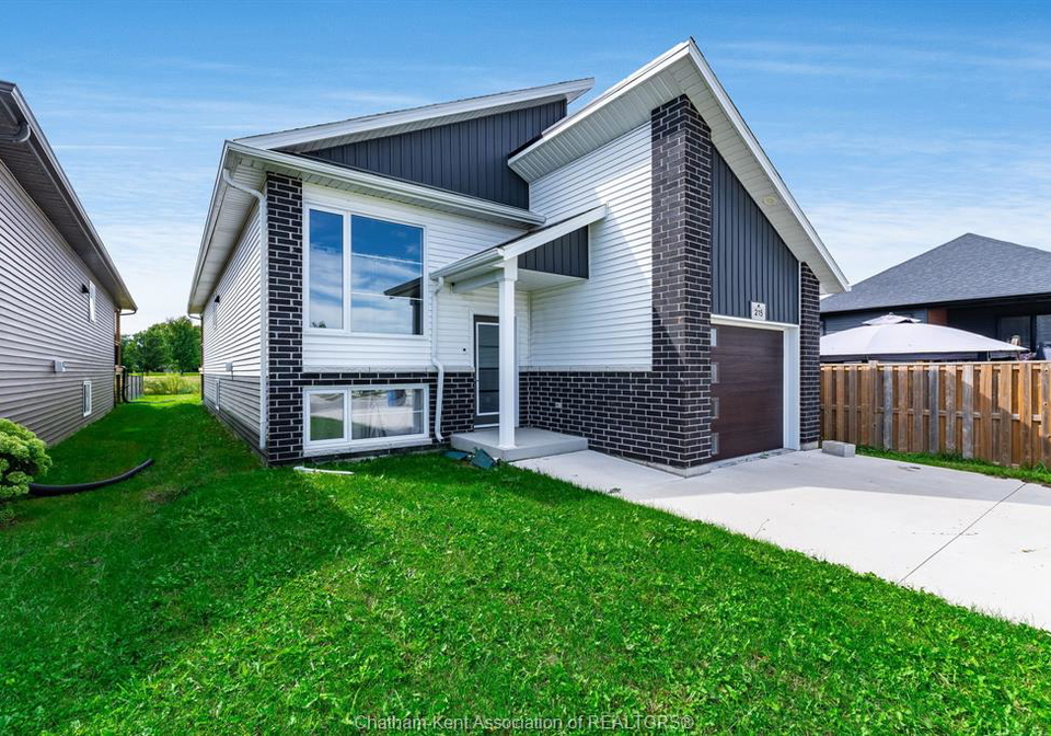 215-manning-drive-chatham-ontario-26023702