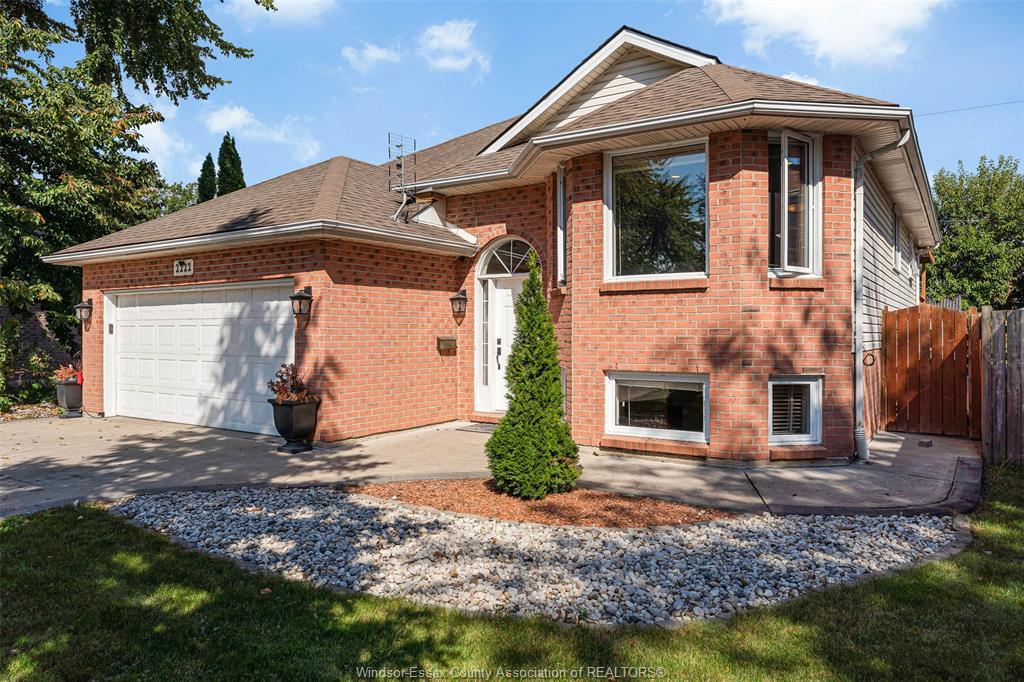 2222-longfellow-avenue-windsor-ontario-26023705
