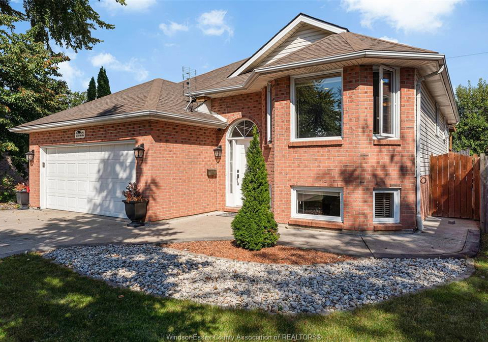 2222-longfellow-avenue-windsor-ontario-26023705