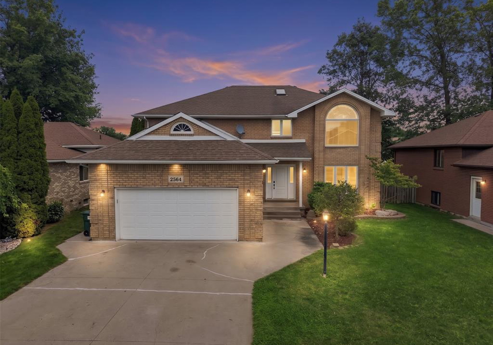 2564-buttery-street-windsor-ontario-26023716