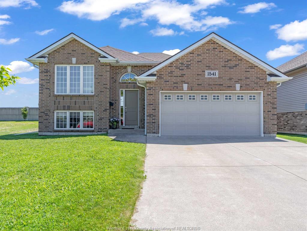 1541-heatherglen-drive-tecumseh-ontario-26023720