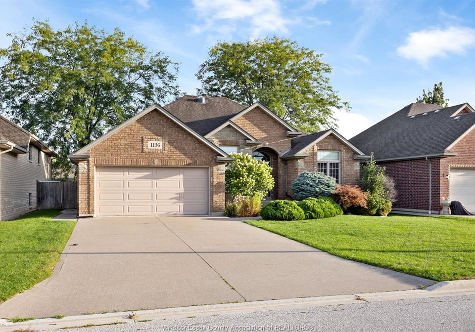 1156-joshua-lakeshore-ontario-26023722