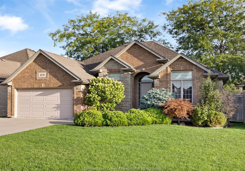 1156-joshua-lakeshore-ontario-26023722