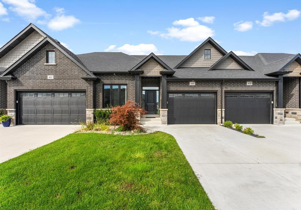 410-caserta-crescent-lakeshore-ontario-26023727