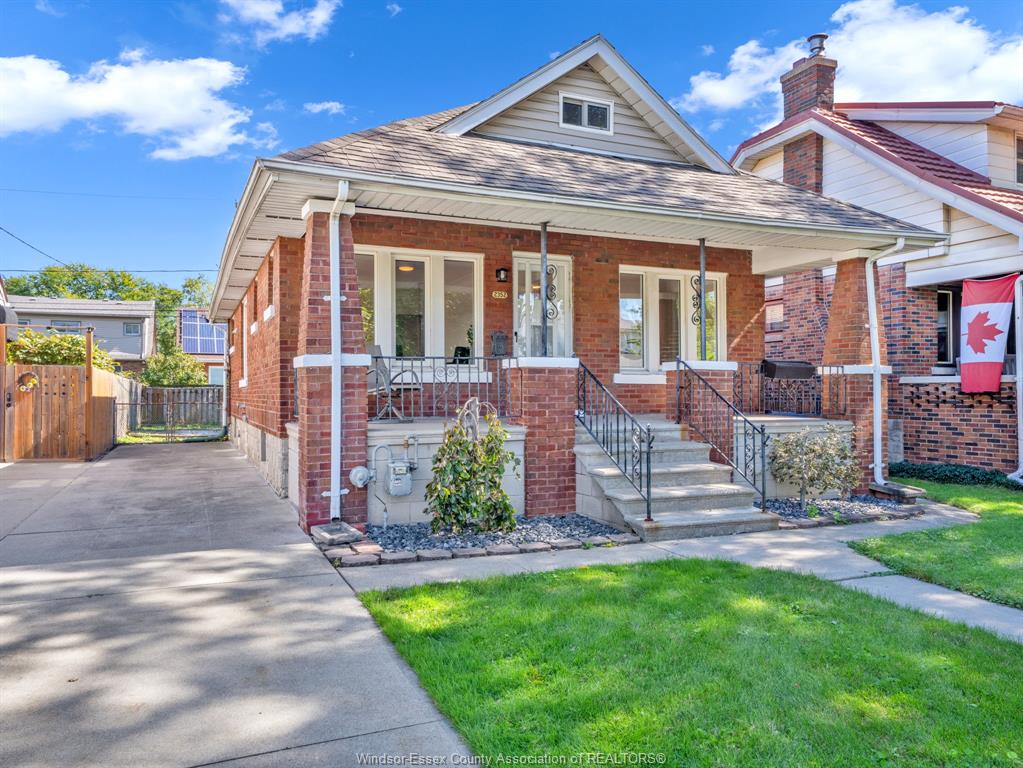 2352-lincoln-road-windsor-ontario-26023751