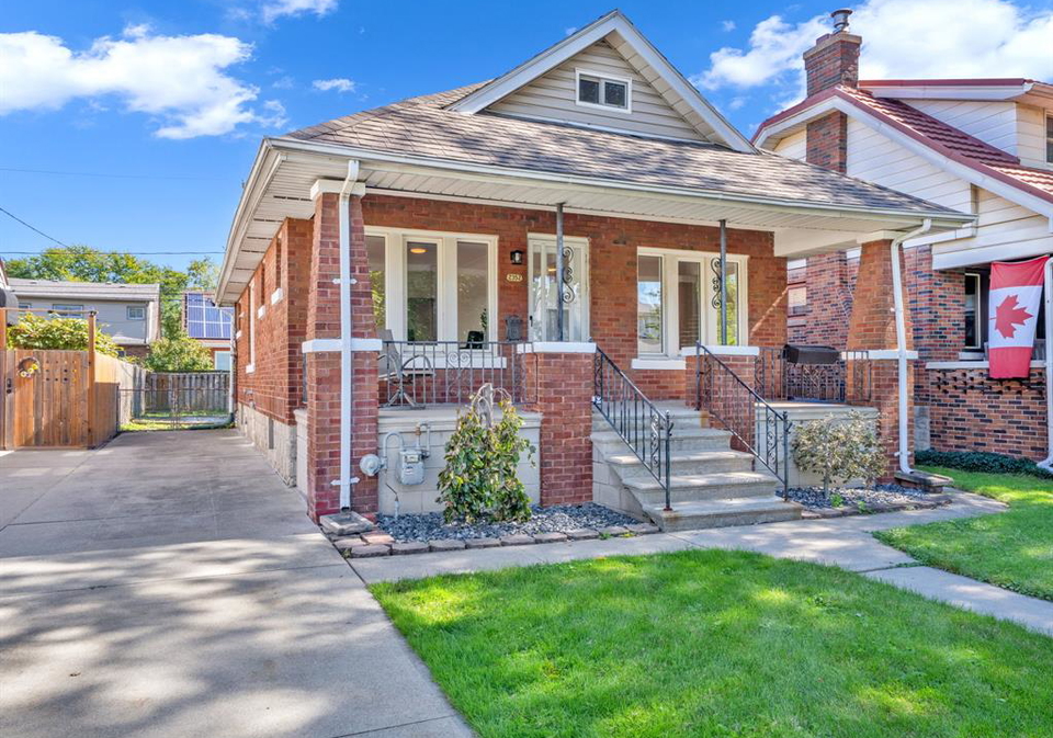 2352-lincoln-road-windsor-ontario-26023751