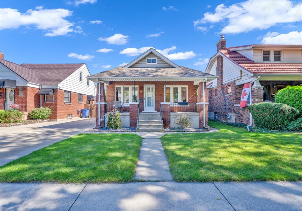 2352-lincoln-road-windsor-ontario-26023751