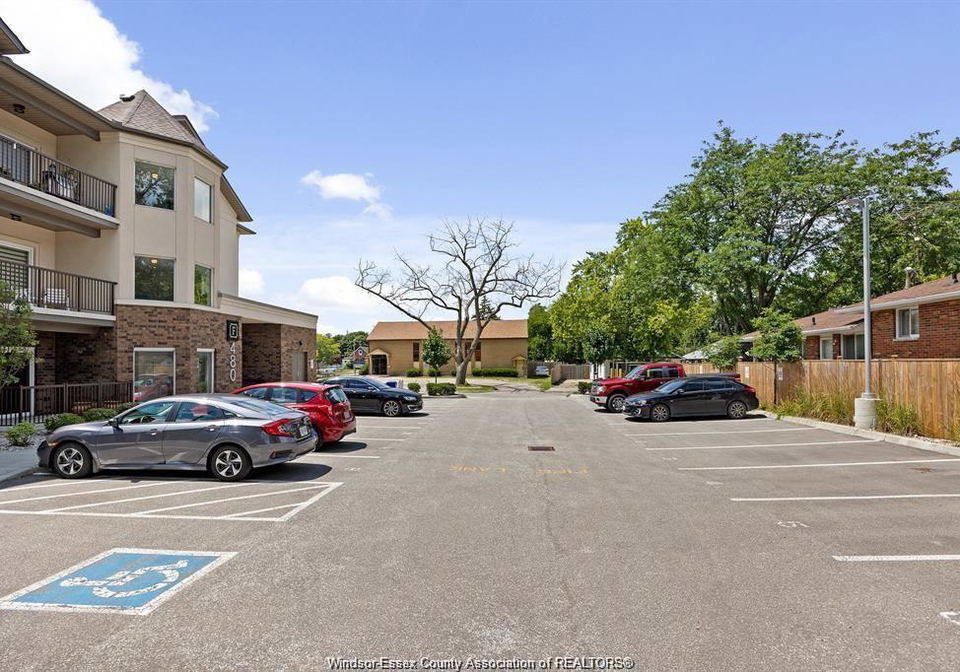 480-fairview-boulevard-windsor-ontario-26023759